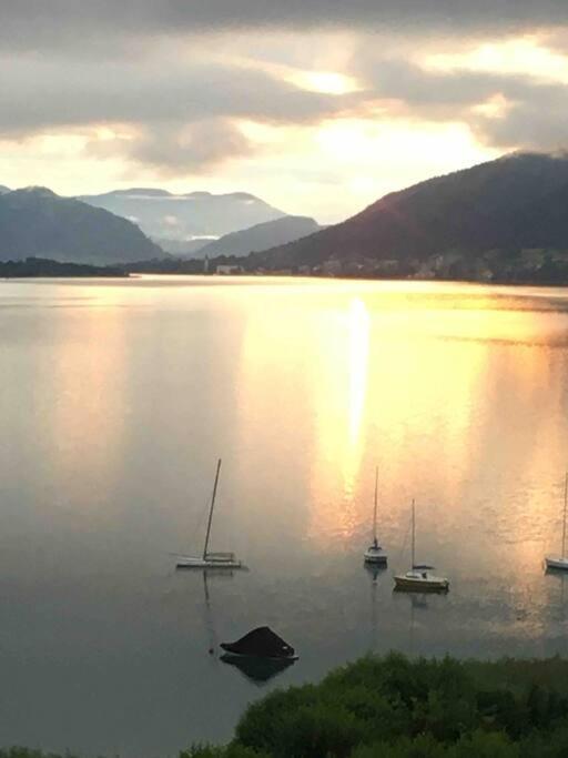 Appartement Mit Seeblick Am Ossiacher See Villach Esterno foto