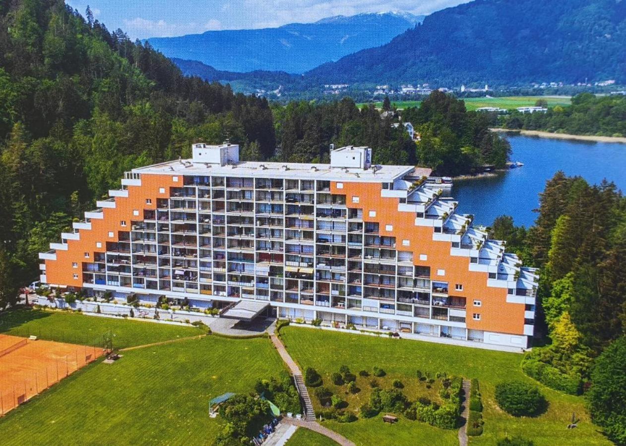 Appartement Mit Seeblick Am Ossiacher See Villach Esterno foto