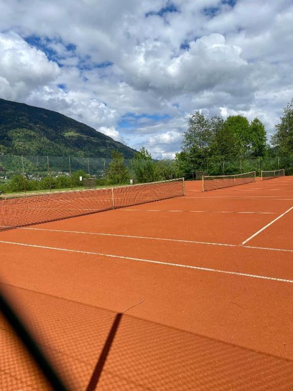 Appartement Mit Seeblick Am Ossiacher See Villach Esterno foto