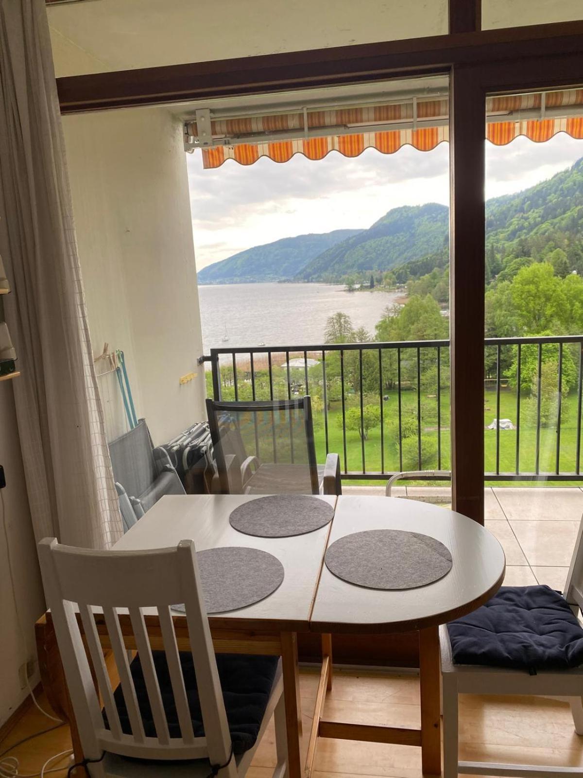 Appartement Mit Seeblick Am Ossiacher See Villach Esterno foto